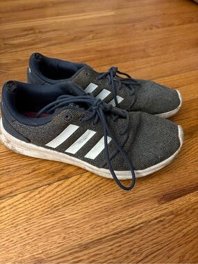 Women’s Adidas Sneakers Size 7.5